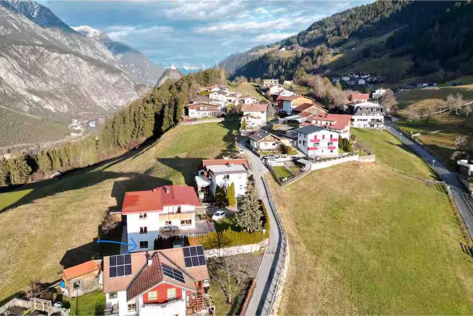 Ankommen und den Bergblick genießen Ferienwohnung Freundensheim in Zams mit Blick auf die Tiroler Berge