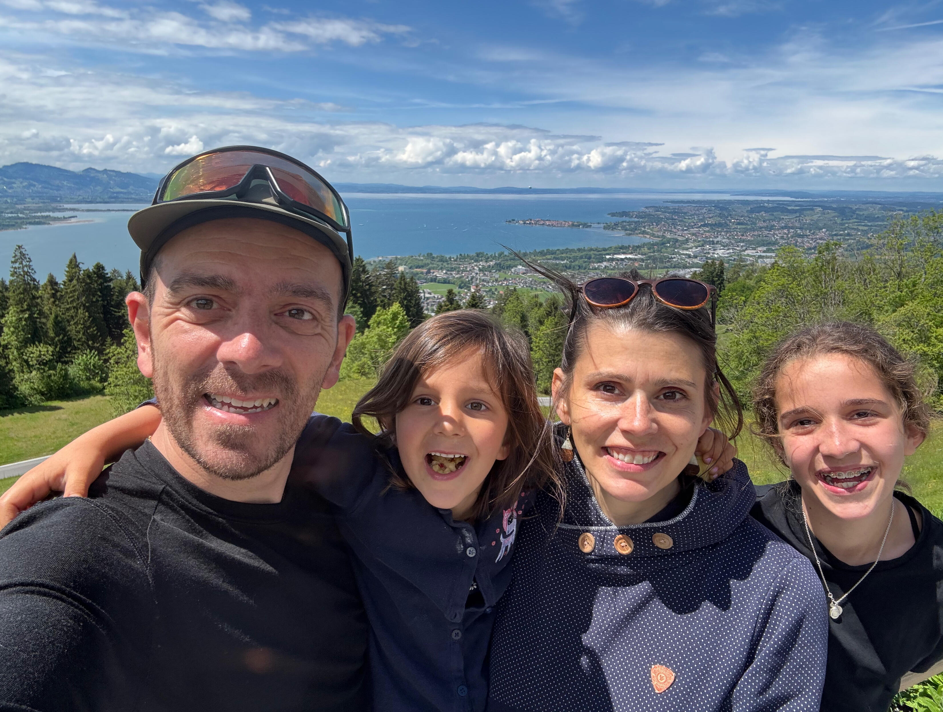 Gastgeber Laure und Yoann - mit Yuka & Lilou von Freundensheim in Zams